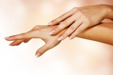 img/articole/small-ingrijirea-mainilor-masajul-mainilor.jpg