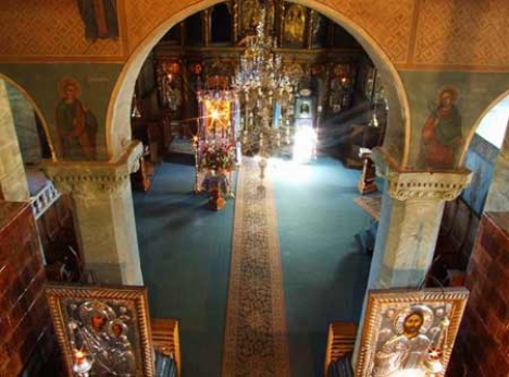 Interiorul manastirii